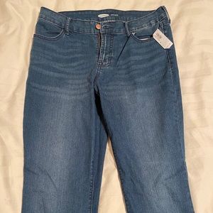 Medium wash high wasted jeans